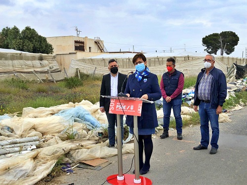 El PSOE propone un punto limpio para acabar con los plásticos del campo