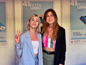 Rebeca Stones y Mercedes Ron emocionan a sus jóvenes lectores en la Feria del Libro