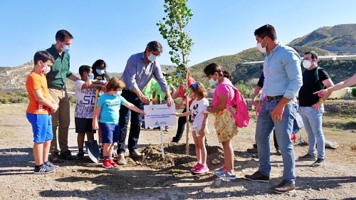 30 árboles para conmemorar el Día Mundial del Medio Ambiente en la Alquería de Adra