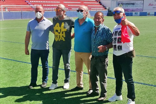 El CF Adra homenajea a los exfutbolistas Irala y Pelucas y al expresidente Campoy