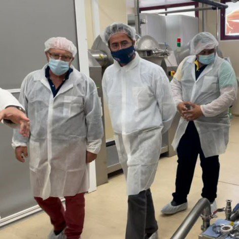 El alcalde de El Ejido destaca la apuesta por la innovación e investigación de Laboratorios Durbán