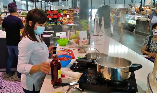 Belén Ibáñez, del restaurante Errante, en showcooking del Mercado Central