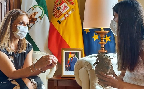 Maribel Sánchez Torregrosa recibe a Laura Diepstraten