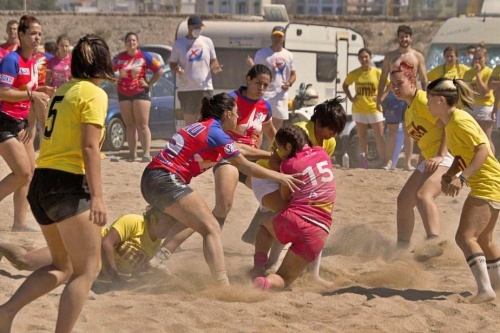 Las ‘Pintarrojas de Adra’ se llevan uno de los premios del V Torneo de Rugby Playa