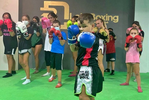 La EDM Almería Boxing acerca este deporte desde 5 hasta 16 años