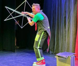 Los niños pasan un domingo de risas con ‘Klipclown’ en el Teatro Apolo