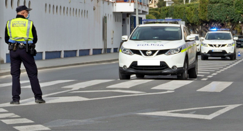 Policía Local de Adra detiene a dos individuos que huían tras robar en un coche