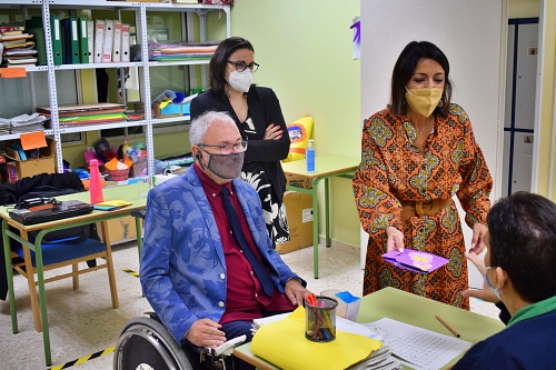 Una exposición de Verdiblanca para conmemorar el Día de la Discapacidad en el Parlamento