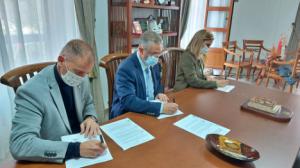 Torregrosa firma con el Ayuntamiento de Albox la cesión del terreno del IES Cardenal Cisneros