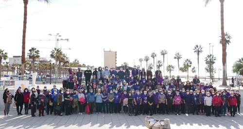 Ayuntamiento de Adra celebra junto al mar un acto por el 25N