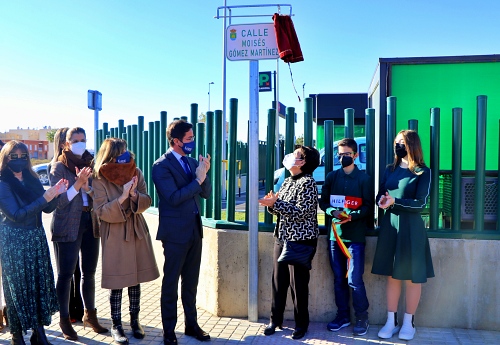 El Ejido dedica una calle al maestro Moisés Gómez