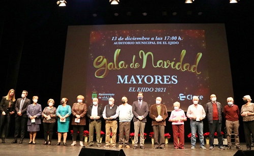 La ‘Gala de Navidad’ del Ayuntamiento de El Ejido reconoce el esfuerzo de los mayores en la pandemia