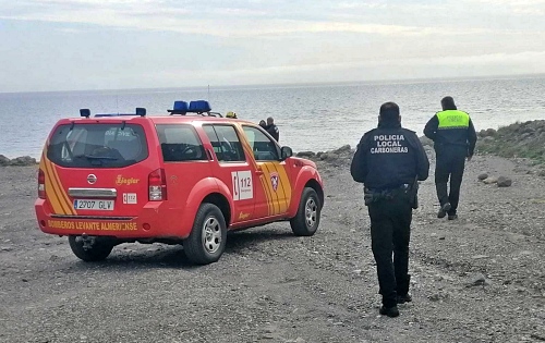 Un menor llegado en patera cae por un acantilado de Carboneras