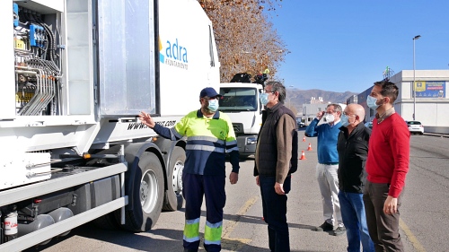 Adra incorpora a la flota municipal un camión grúa y otro de recogida de RSU