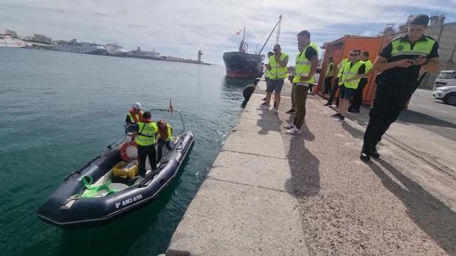 El Puerto de Almería se prepara a un posible caso de contaminación marina accidental