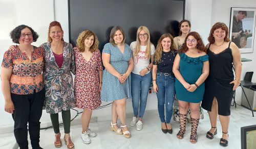 Mujeres desempleadas se forman en la Escuela del Mármol de Fines