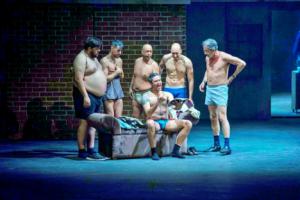 ‘The Full Monty’ sube el tono del humor en el Auditorio Maestro Padilla