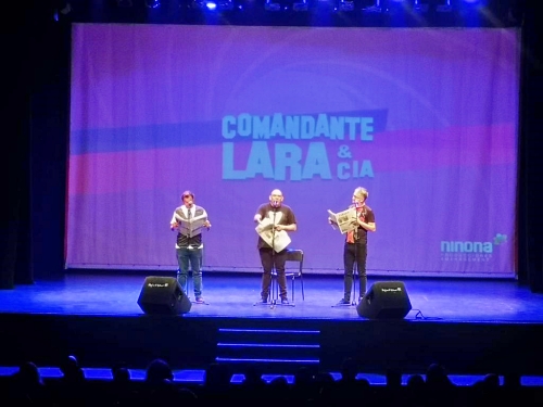 El ‘Comandante Lara & Cía’ llena el Centro Cultural de Adra