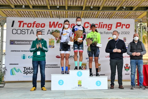 La chilena Aranza Villalón inaugura el palmarés de la Women Cycling Pro Costa de Almería