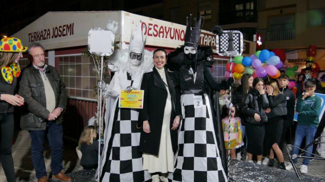 Adra disfruta en sus calles de un colorido Desfile de Carnaval