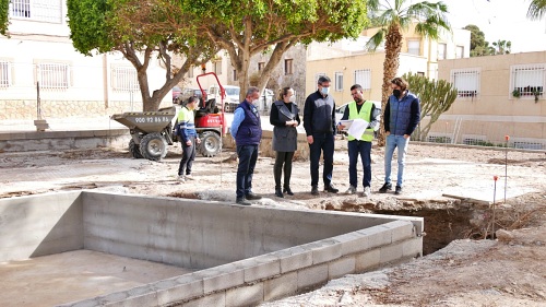 La “emblemática” Plaza Andalucía de Adra recibe una remodelación integral