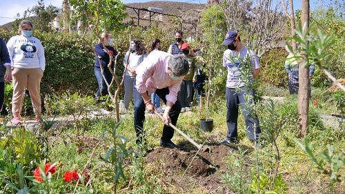 Adra celebra el Día Internacional de la Madre Tierra plantando árboles en La Alquería