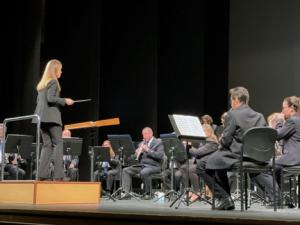 Isabel Rubio y la Banda Municipal llevan las guerras a un concierto