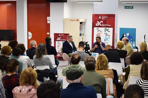 Ray Loriga anima “a encontrar el libro que a todos no está esperando sin que lo sepamos”
 