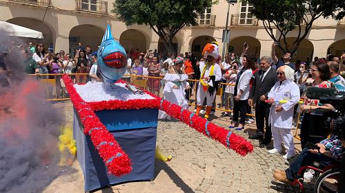 El Entierro de la Sardina pone la guinda a un Carnaval lleno de talento