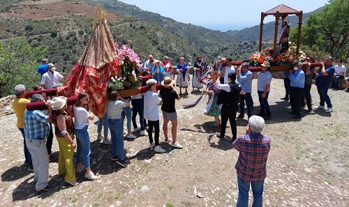 Cientos de personas disfrutan de las fiestas de San Isidro de Barranco Almerín