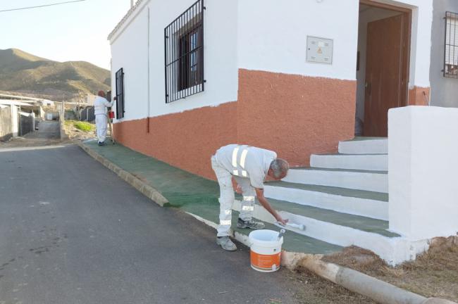 Ayuntamiento de Adra prepara Fuente del Ahijado para las fiestas