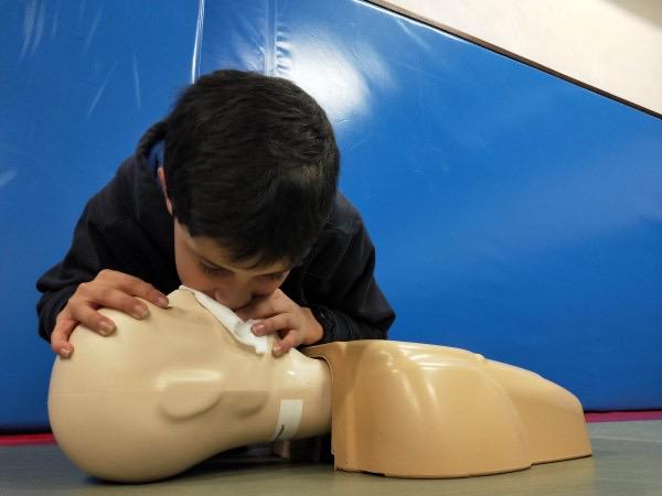 Profesionales del Hospital de Poniente impulsan una nueva formación en RCP para Primaria