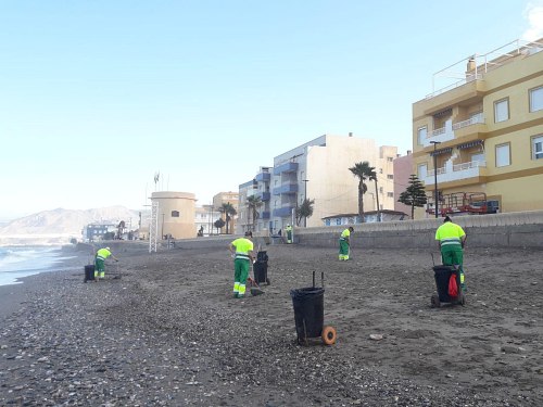 La normalidad vuelve a las playas de El Ejido tras San Juan