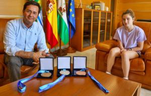 El alcalde de El Ejido felicita a la campeona del mundo en el World Paraswimming 2022