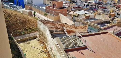 El PSOE denuncia el talud de la calle Aristóteles