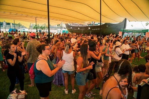 Los conciertos diurnos de Cooltural Fest llevan la música en directo a la playa