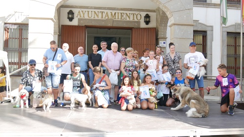 Segunda jornada de feria en Adra con el concurso canino,fiesta del agua y la Carrera Nocturna de Caballos