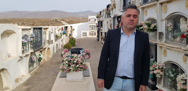 El PSOE denuncia el mal estado de los cementerios de Cabo de Gata y La Cañada