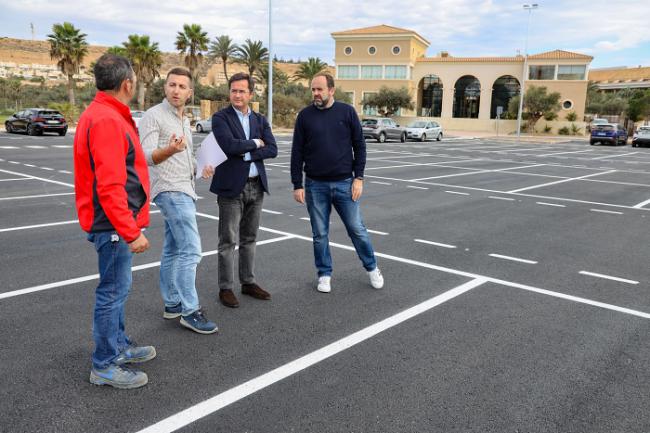 Finalizan en Almerimar las obras del aparcamiento junto a la Pirámide