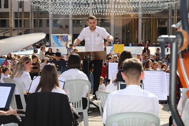 Las bandas sonoras de las películas más conocidas llegan a la Plaza Mayor de El Ejido