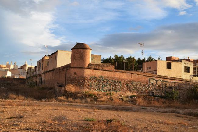 Okupas y basura en el Castillo del Diezmo