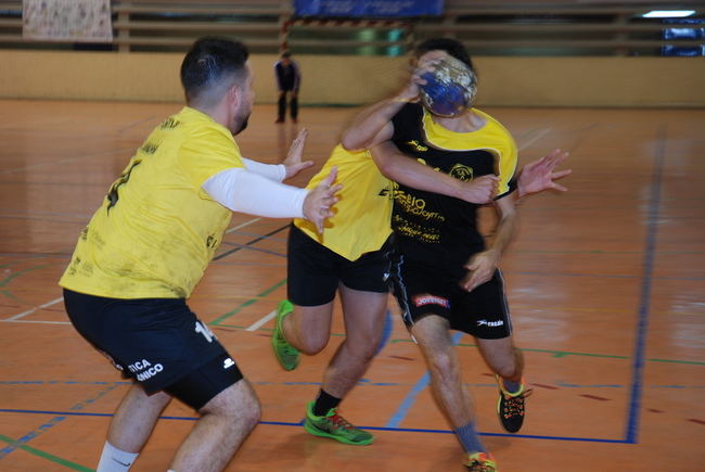 Feliz final de año para CBM Bahía de Almería con ocho goles arriba ante BM Ingenio (33-25)