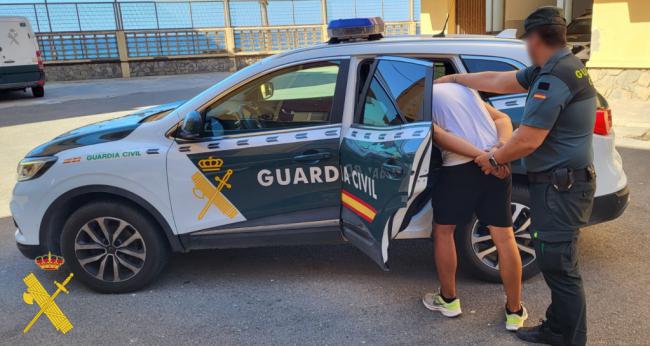 La Guardia Civil frustra un robo en una nave industrial de Adra