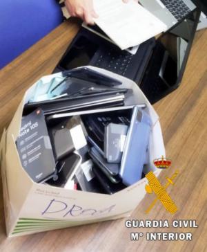 Detenidos con más de 130 dispositivos electrónicos robados en Huércal Overa