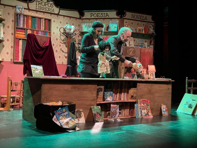 Una divertida y alocada Blancanieves provoca las risas de los niños en el Teatro Apolo