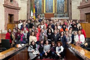 Las asociaciones de mujeres de Almerimar y Rosa Chacel visitan el Parlamento de Andalucía