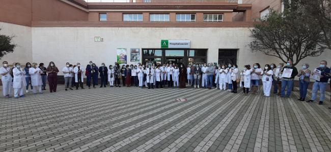 Profesionales del Hospital de Poniente alzan la voz contra las agresiones a sanitarios