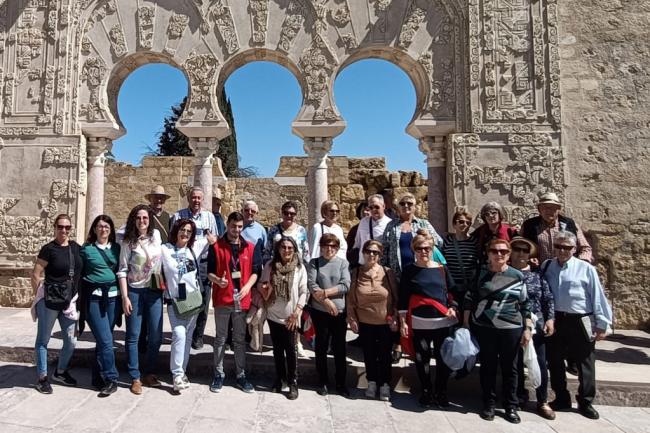 Mayores conocen la ciudad de Córdoba de la mano del Ayuntamiento de Adra