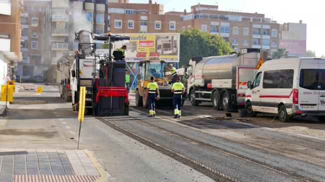 Mejora de asfaltado en Avenida Mediterráneo de Adra