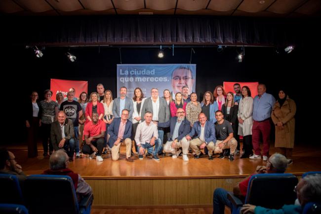 Manolo García llama a desterrar el “gris hormigón” de Amat de Roquetas de Mar